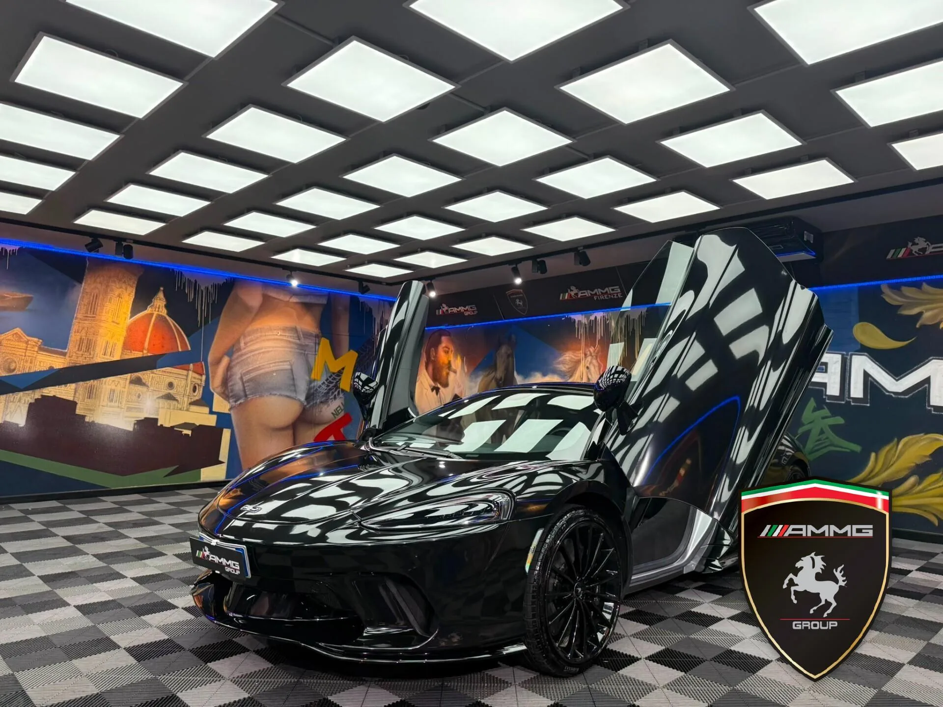 2022 McLaren GT offered by a specialist dealer in Calenzano, Italy, main photo
