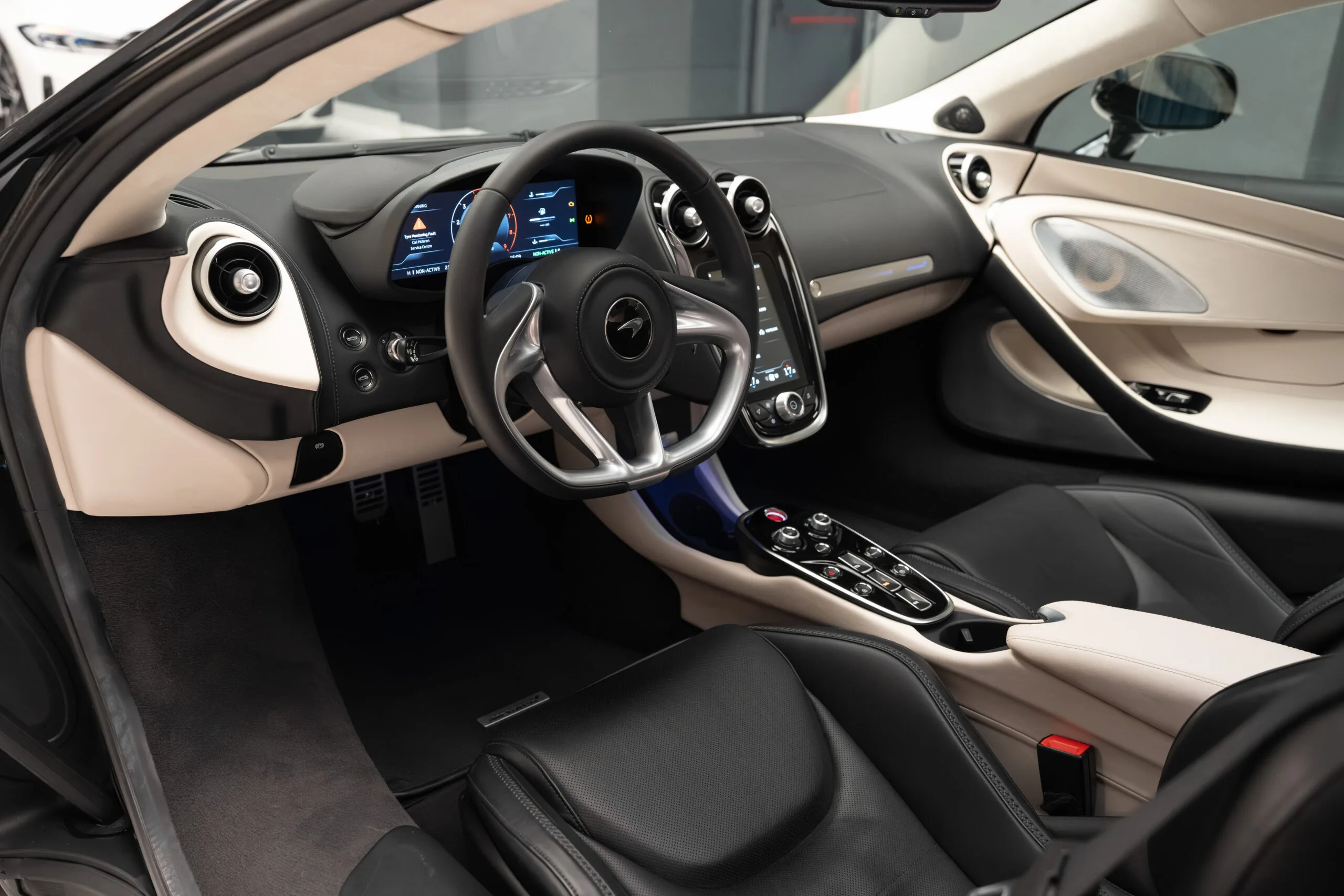 2022 McLaren GT, 29/30