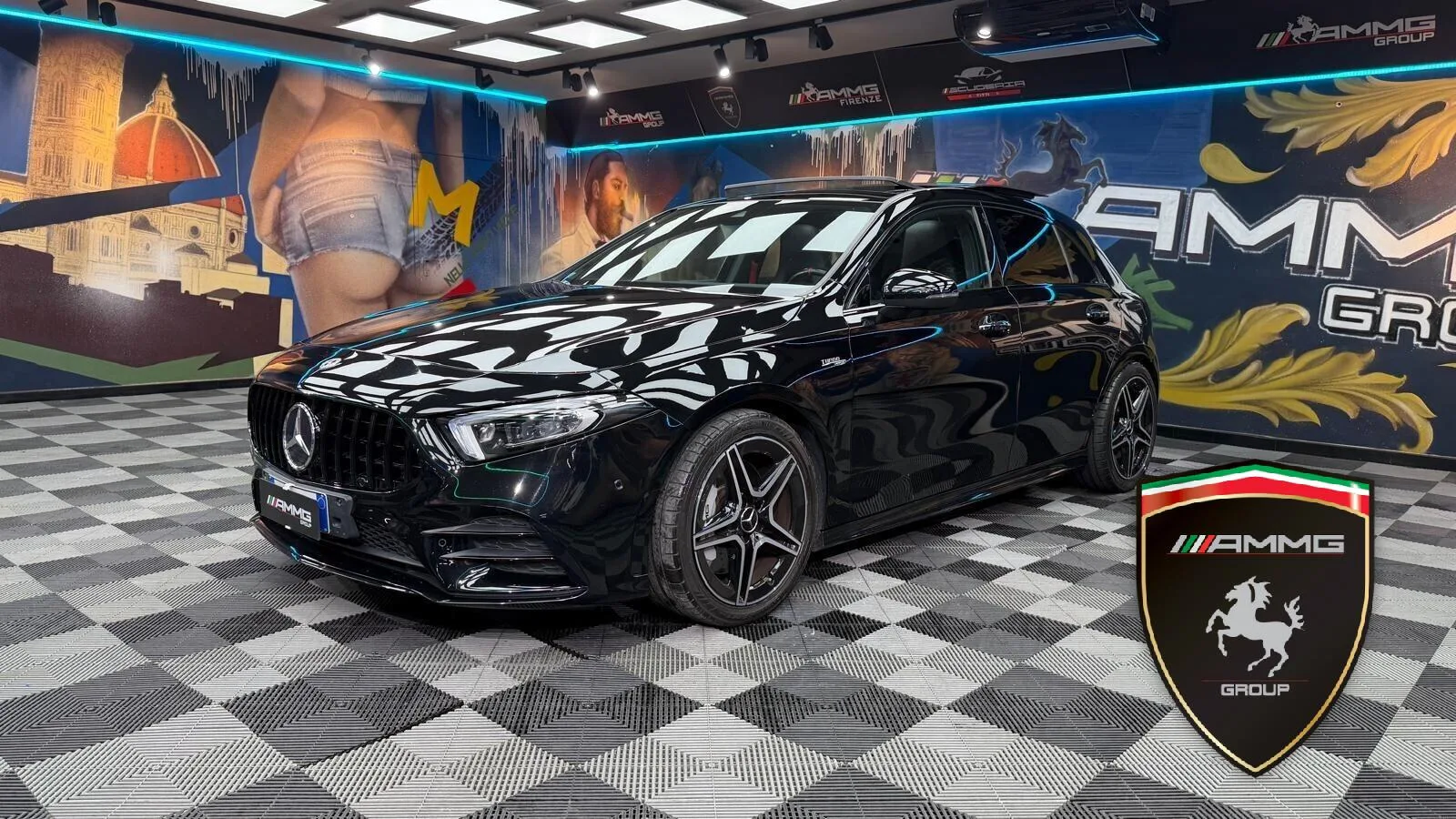 2022 Mercedes-AMG A 35 4MATIC en un concesionario especializado de Calenzano, Italia, foto principal