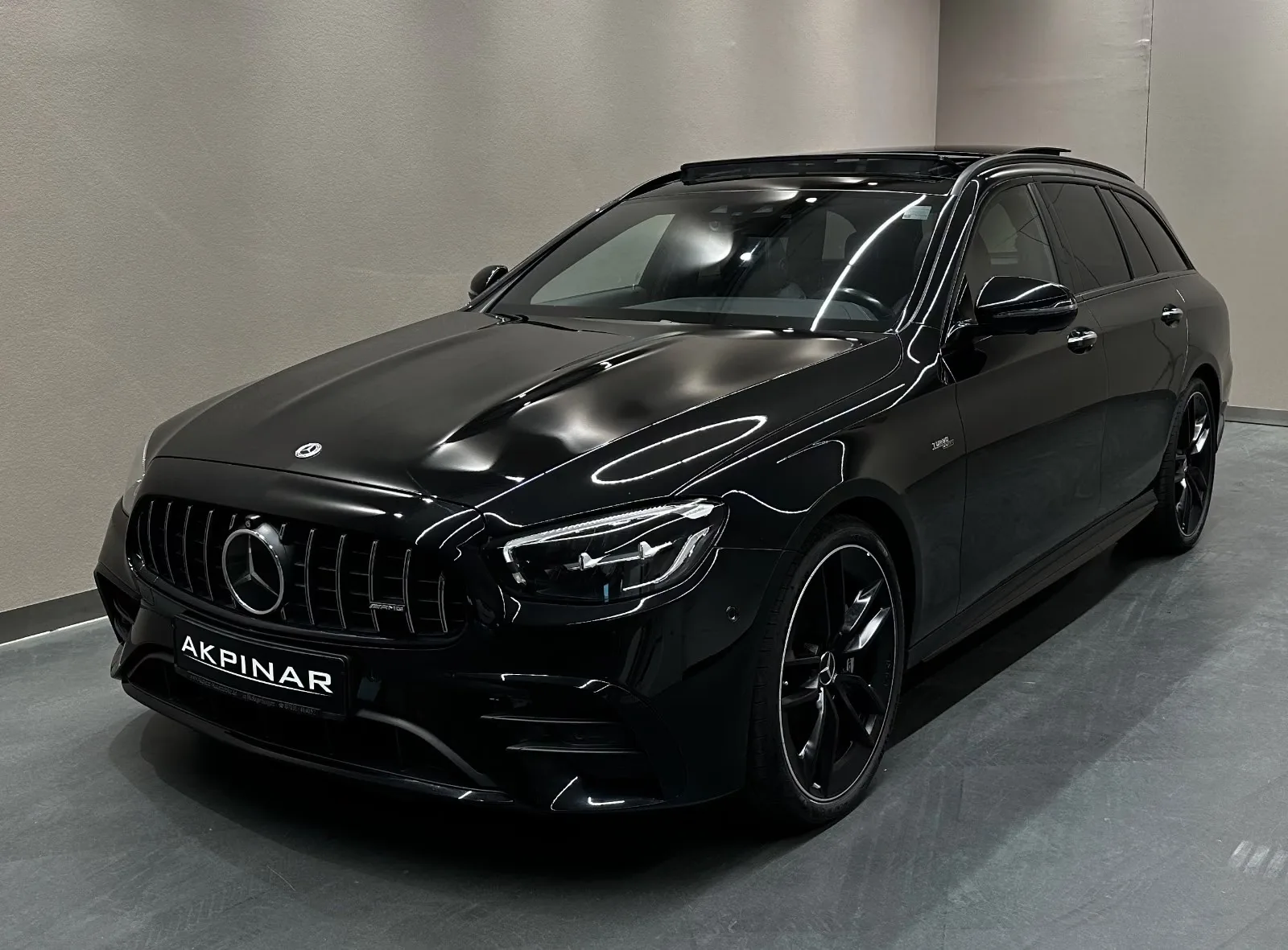 2022 Mercedes-AMG E 53 Estate offered by a specialist dealer in Holzgerlingen, Germany, main photo