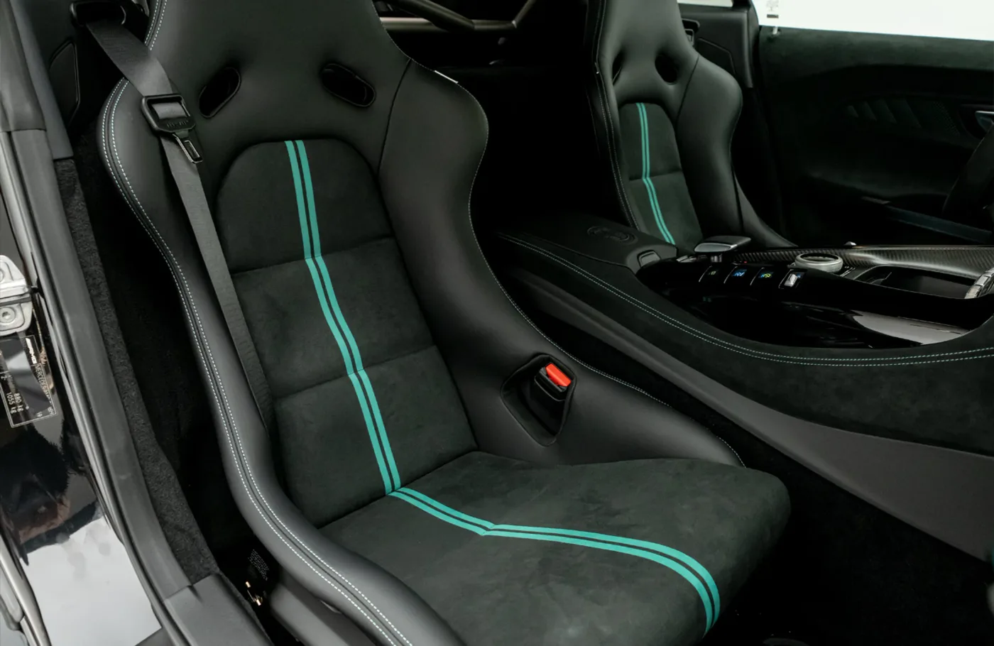 2022 Mercedes-AMG GT offered by a specialist dealer in Dubai, United Arab Emirates, photo 8 of 10