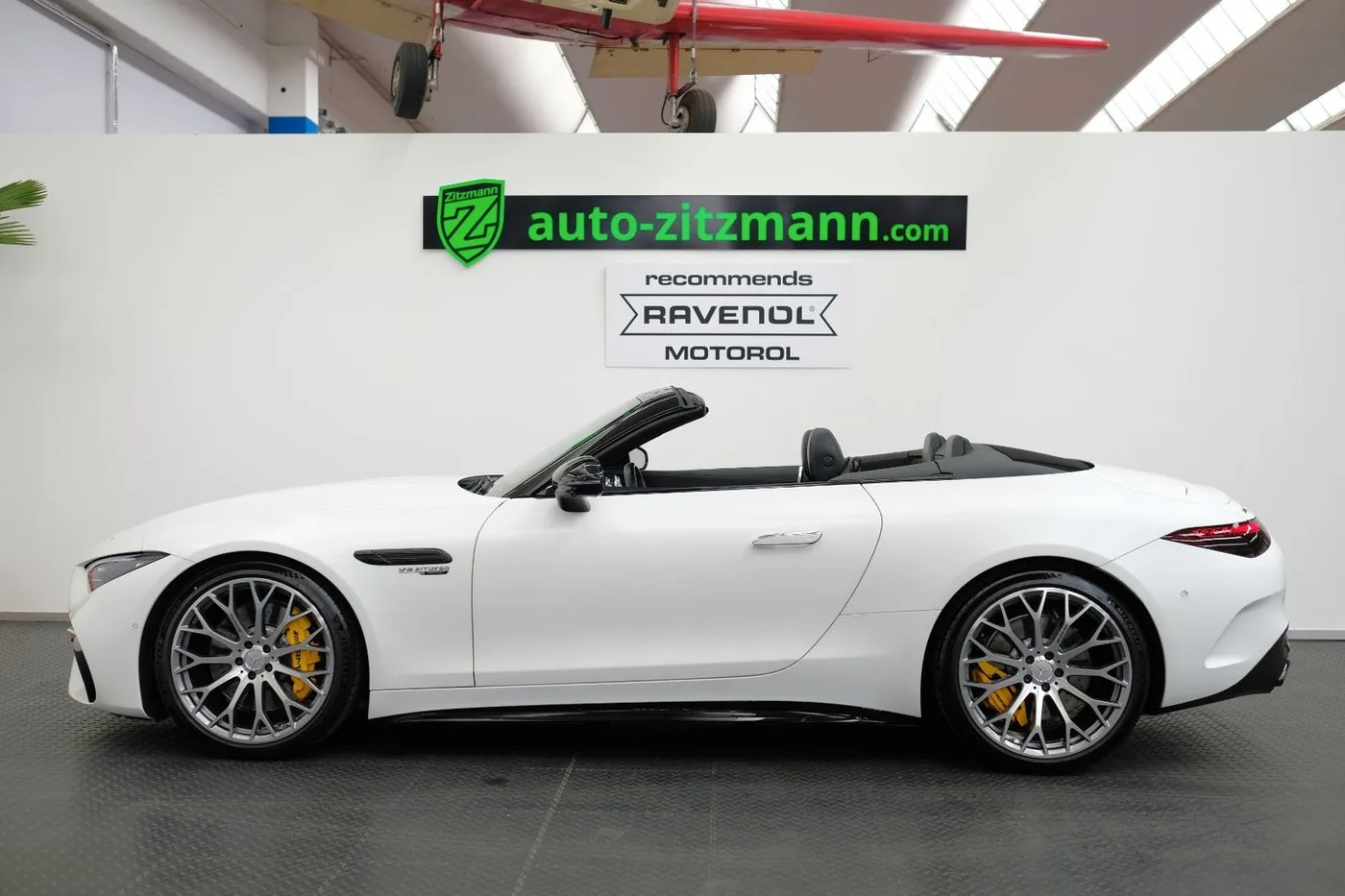 2022 Mercedes-AMG SL 63 offered by a specialist dealer in Nuremberg, Germany, photo 2 of 15