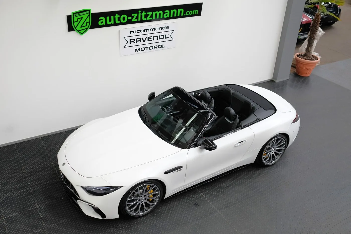 2022 Mercedes-AMG SL 63 offered by a specialist dealer in Nuremberg, Germany, photo 5 of 15