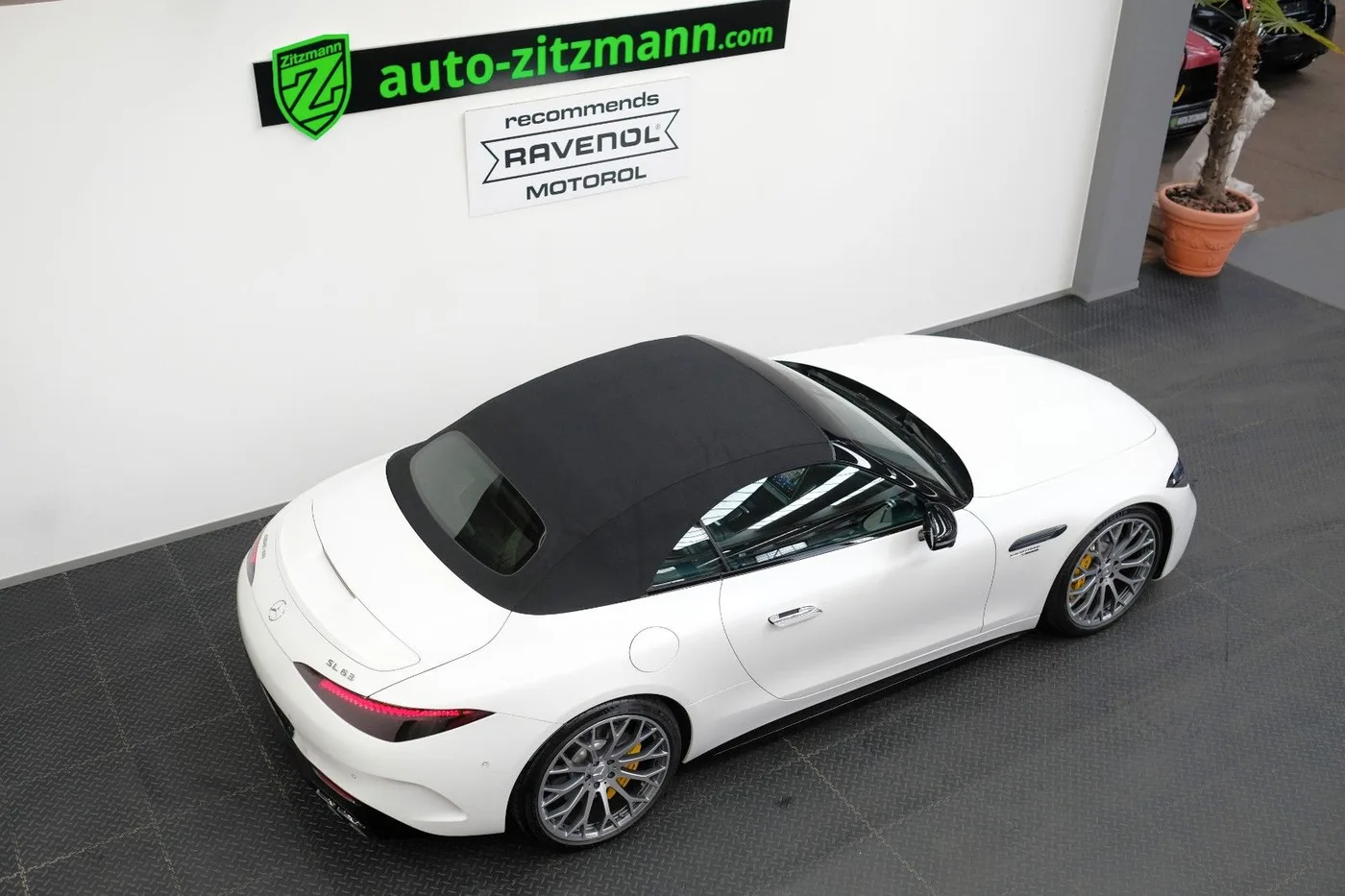 2022 Mercedes-AMG SL 63 offered by a specialist dealer in Nuremberg, Germany, photo 7 of 15