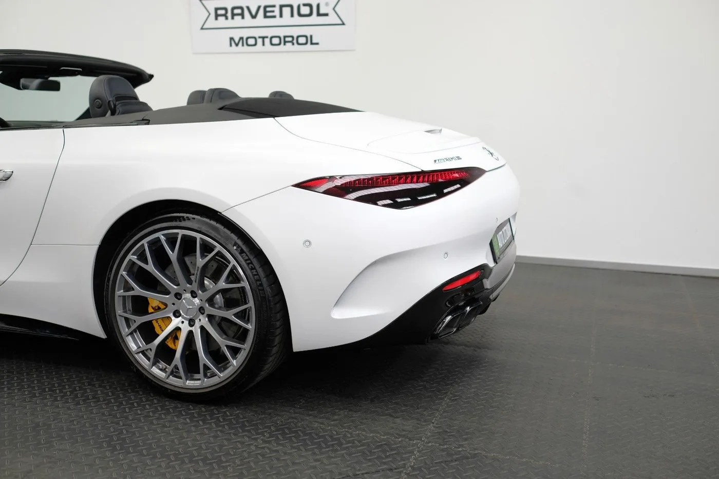 2022 Mercedes-AMG SL 63 offered by a specialist dealer in Nuremberg, Germany, photo 9 of 15