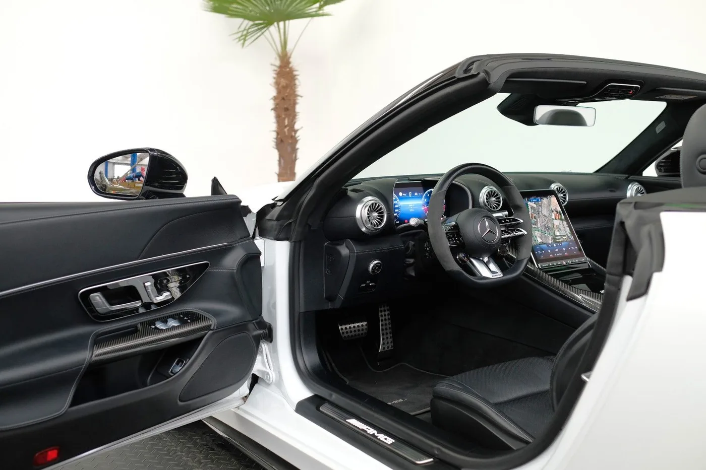 2022 Mercedes-AMG SL 63 offered by a specialist dealer in Nuremberg, Germany, photo 12 of 15