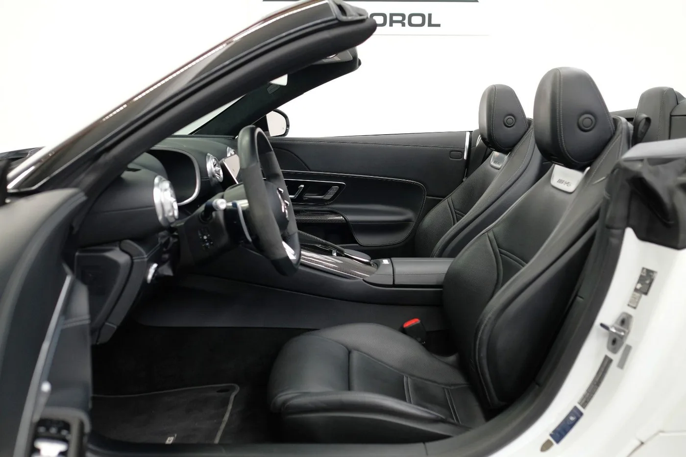 2022 Mercedes-AMG SL 63 offered by a specialist dealer in Nuremberg, Germany, photo 13 of 15