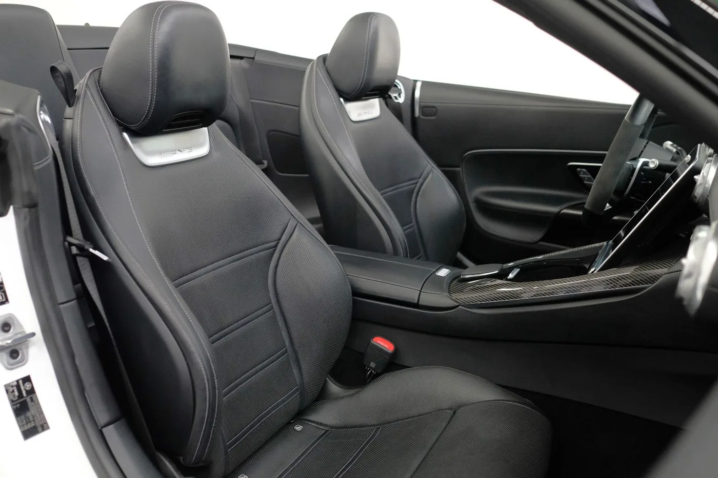 2022 Mercedes-AMG SL 63 offered by a specialist dealer in Nuremberg, Germany, photo 14 of 15