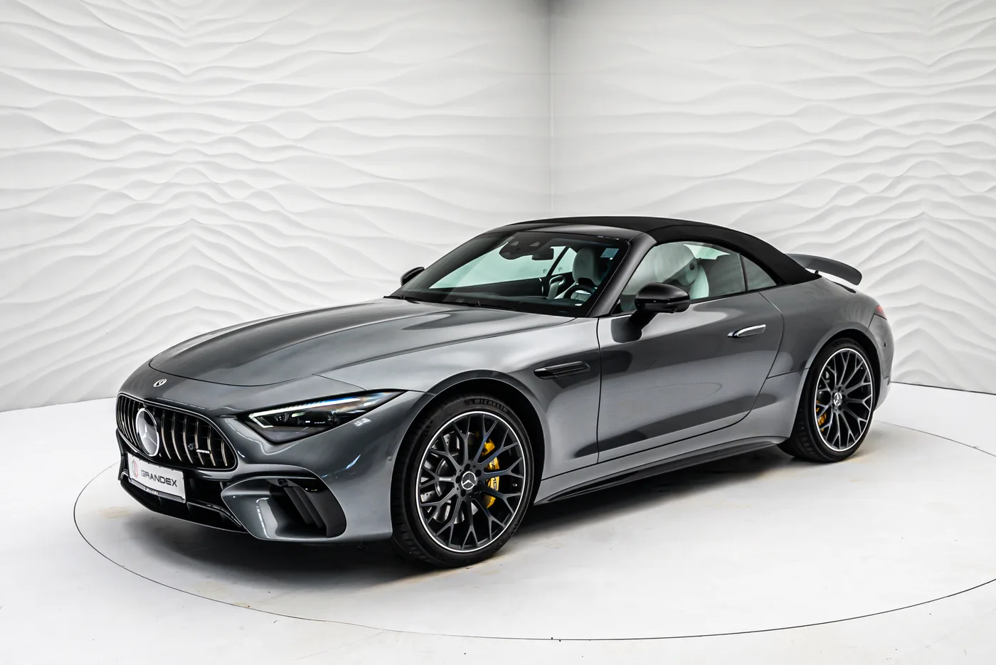 2022 Mercedes-AMG SL 63 4MATIC+ offered by a specialist dealer in Sengenthal, Germany, photo 2 of 25