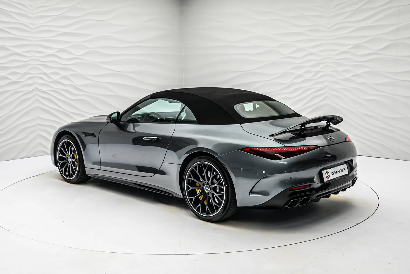 2022 Mercedes-AMG SL 63 4MATIC+ offered by a specialist dealer in Sengenthal, Germany, photo 4 of 25