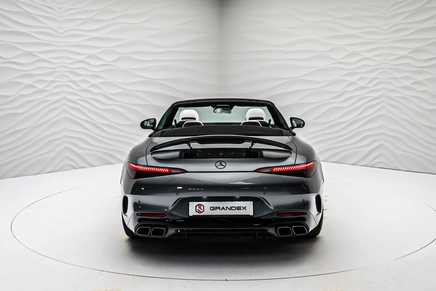 2022 Mercedes-AMG SL 63 4MATIC+ offered by a specialist dealer in Sengenthal, Germany, photo 5 of 25