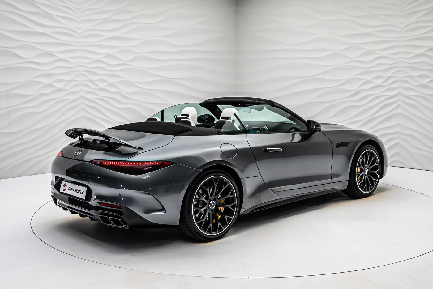 2022 Mercedes-AMG SL 63 4MATIC+ offered by a specialist dealer in Sengenthal, Germany, photo 6 of 25