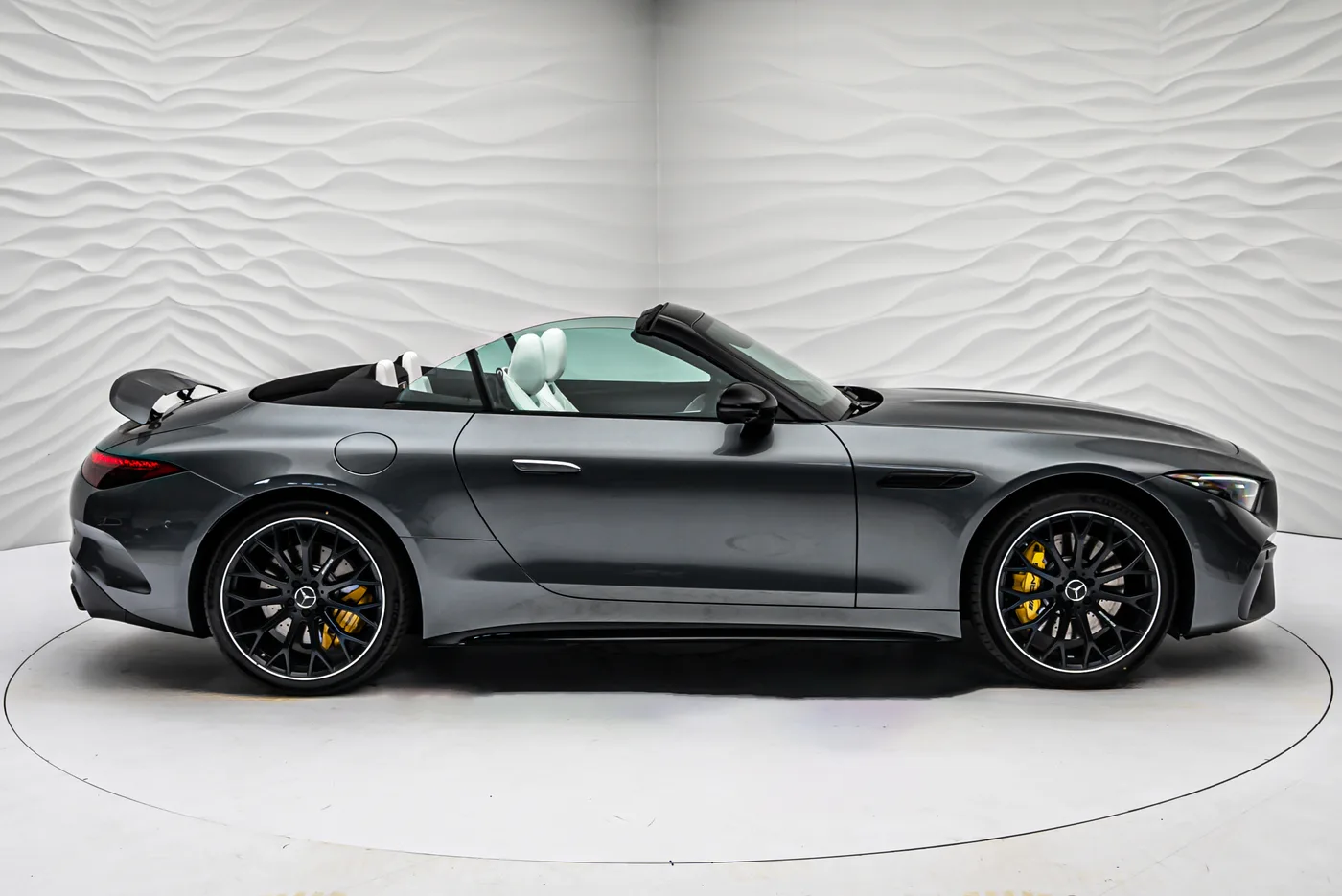 2022 Mercedes-AMG SL 63 4MATIC+ offered by a specialist dealer in Sengenthal, Germany, photo 7 of 25