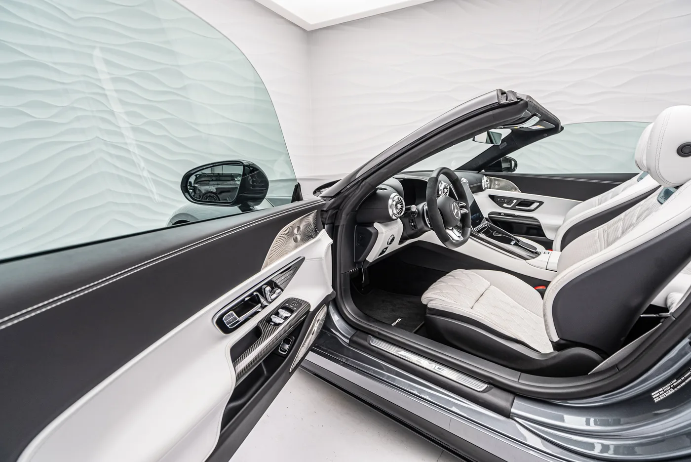 2022 Mercedes-AMG SL 63 4MATIC+ offered by a specialist dealer in Sengenthal, Germany, photo 18 of 25