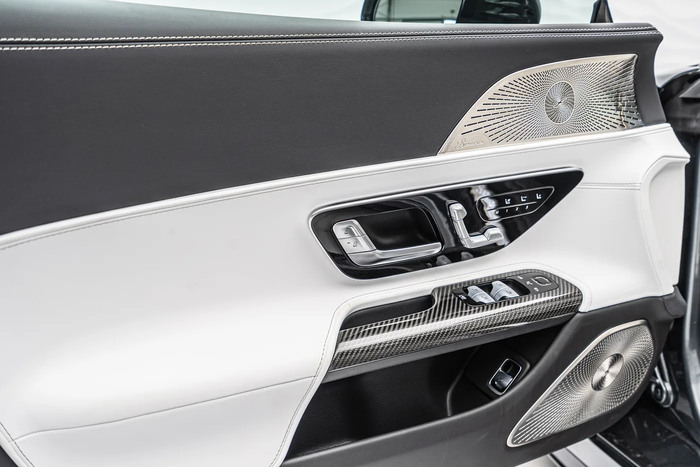 2022 Mercedes-AMG SL 63 4MATIC+ offered by a specialist dealer in Sengenthal, Germany, photo 19 of 25