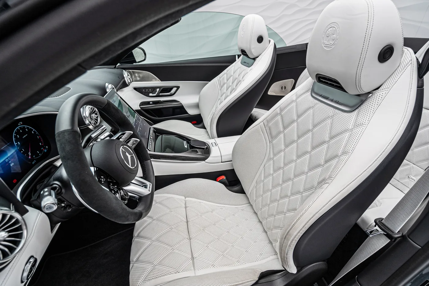2022 Mercedes-AMG SL 63 4MATIC+ offered by a specialist dealer in Sengenthal, Germany, photo 23 of 25