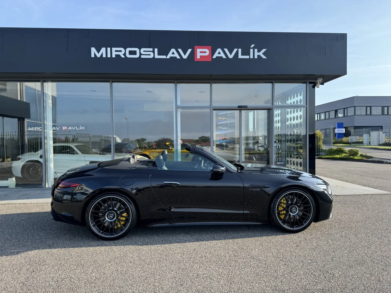 2022 Mercedes-AMG SL 63 offered by a specialist dealer in Písek, Czechia, photo 2 of 15