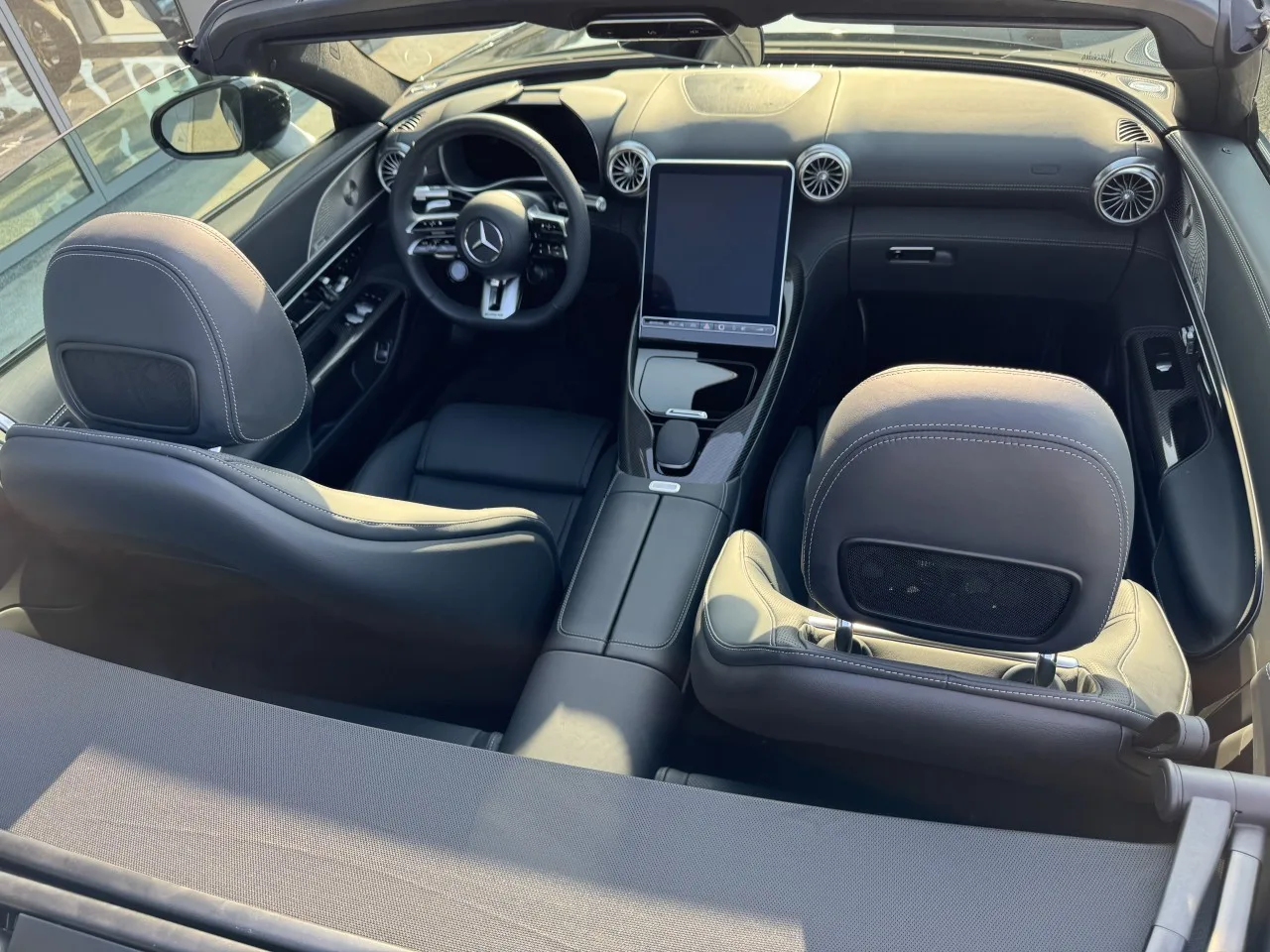 2022 Mercedes-AMG SL 63 offered by a specialist dealer in Písek, Czechia, photo 7 of 15