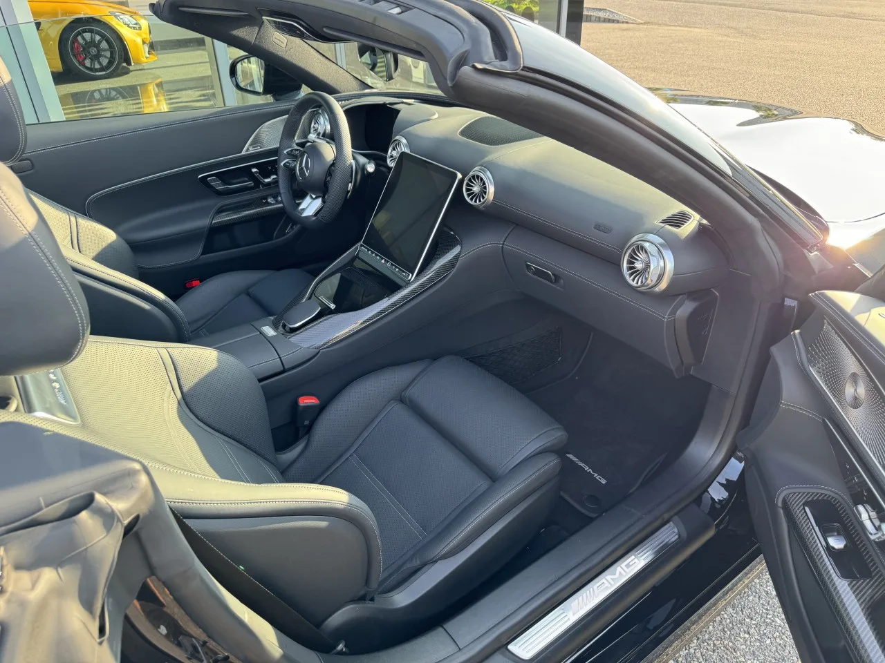 2022 Mercedes-AMG SL 63 offered by a specialist dealer in Písek, Czechia, photo 8 of 15