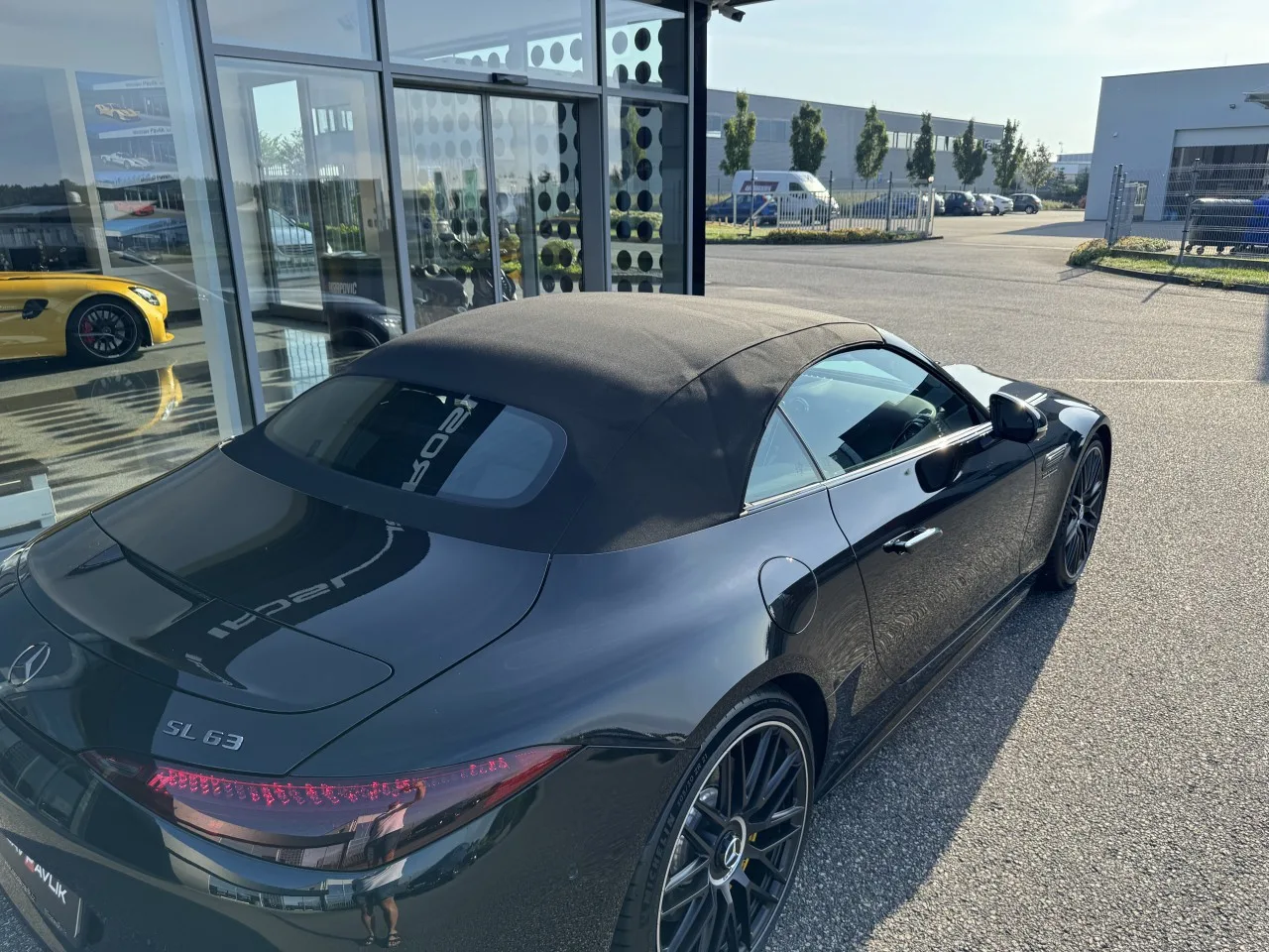 2022 Mercedes-AMG SL 63 offered by a specialist dealer in Písek, Czechia, photo 9 of 15