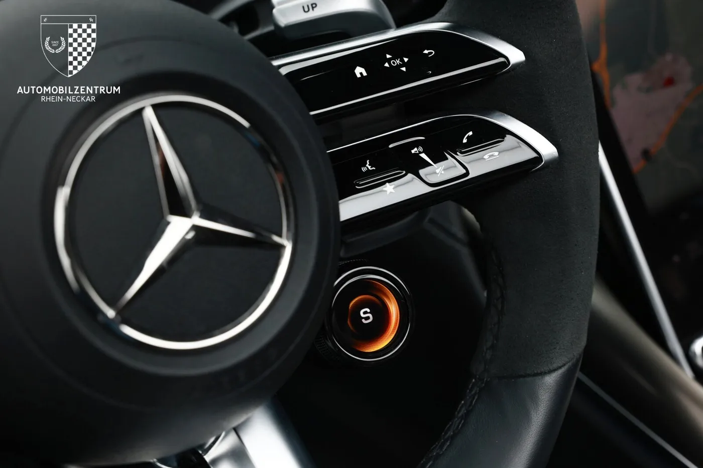 2022 Mercedes-AMG SL 63 offered by a supercar dealer in Viernheim, Germany, photo 21 of 25