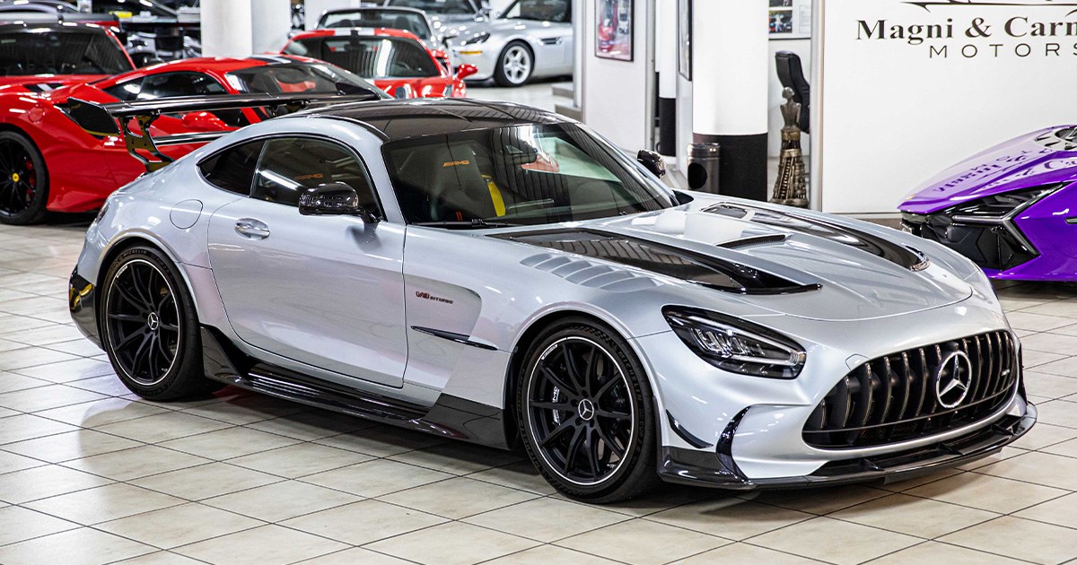 2022 Mercedes-AMG GT Black Series proposée par un concessionnaire spécialisé à Milan, Italie, photo principale