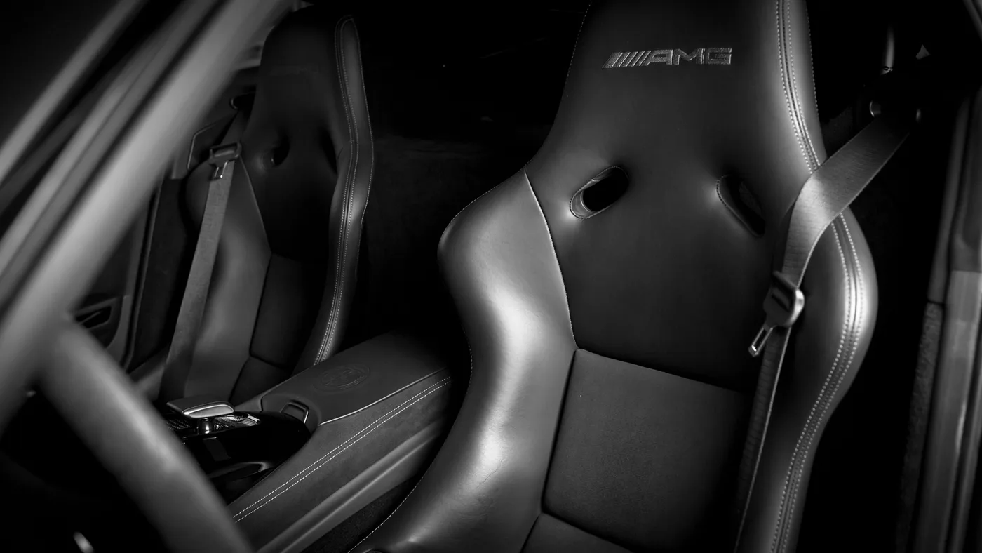 2022 Mercedes-Benz AMG GT R offered by a specialist dealer in Cologne, Germany, photo 8 of 24