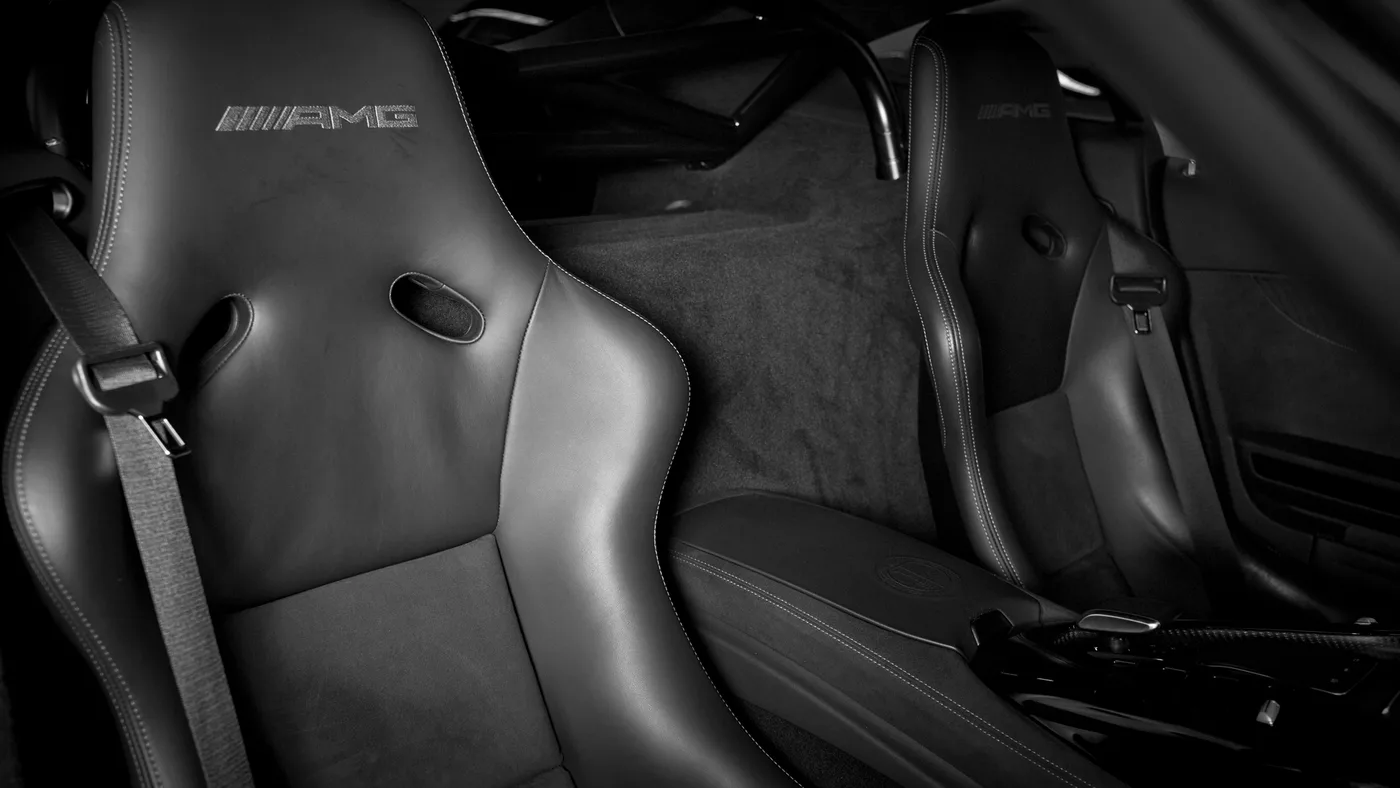 2022 Mercedes-Benz AMG GT R offered by a specialist dealer in Cologne, Germany, photo 18 of 24