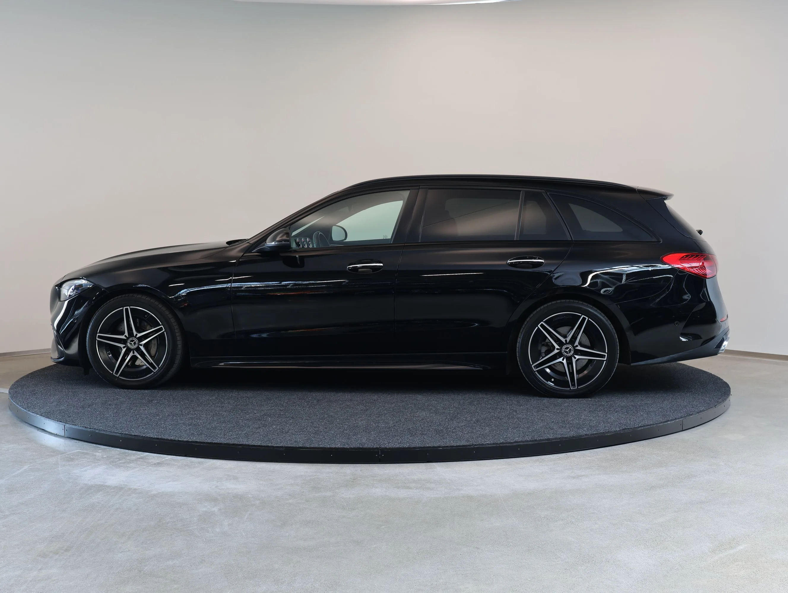 2022 Mercedes-Benz C 200 d Estate, Night package, 5/23