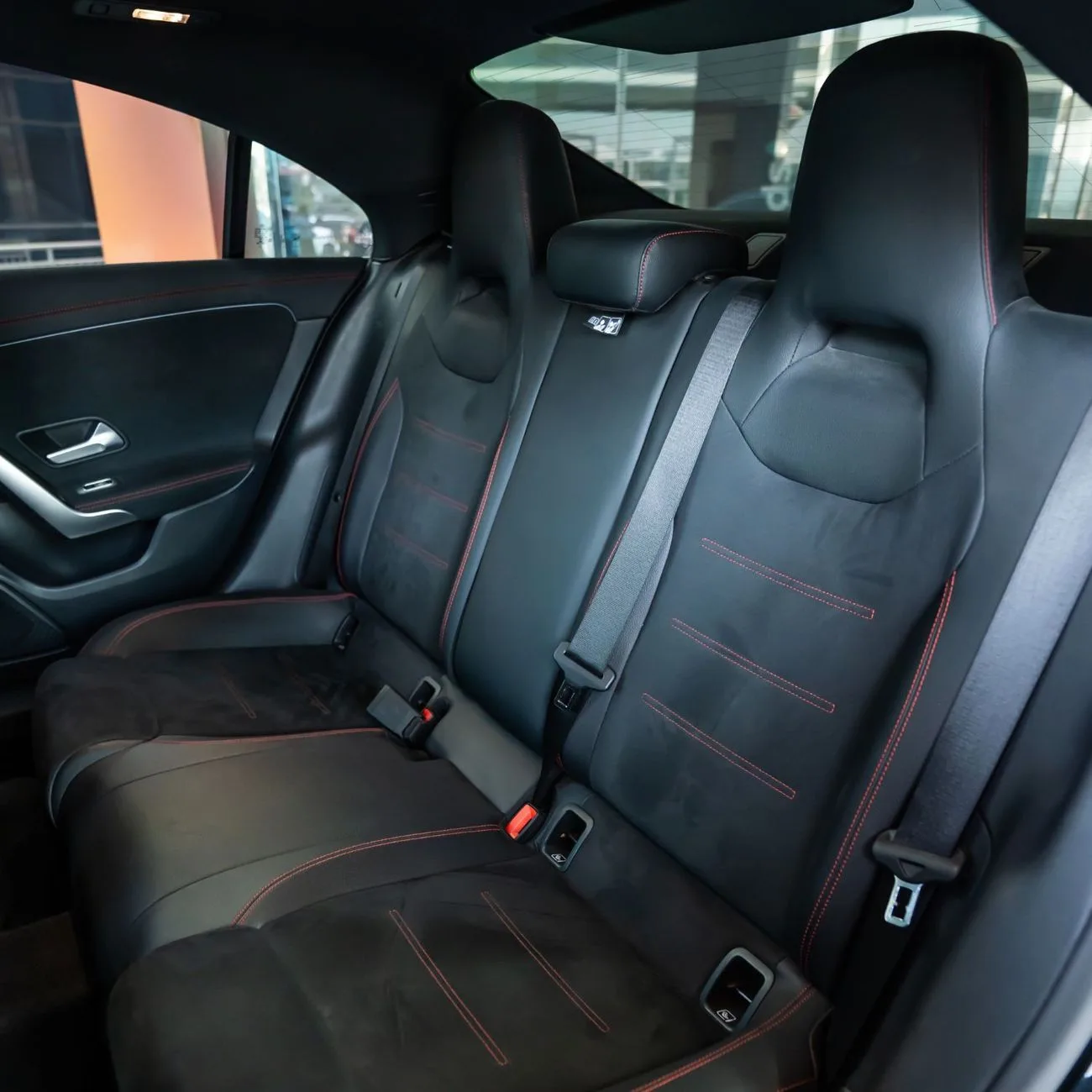 2022 Mercedes-Benz CLA 220 angeboten von einem Fachhändler in Dubai, Vereinigte Arabische Emirate, Foto 6 von 15