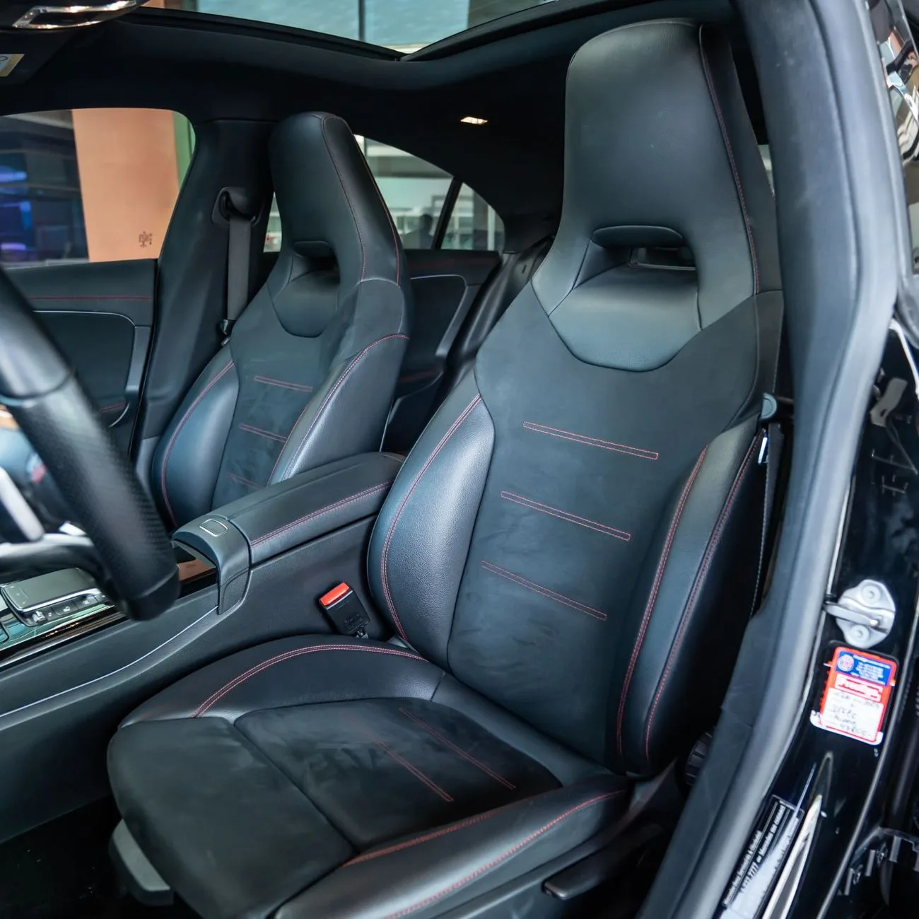 2022 Mercedes-Benz CLA 220 angeboten von einem Fachhändler in Dubai, Vereinigte Arabische Emirate, Foto 7 von 15