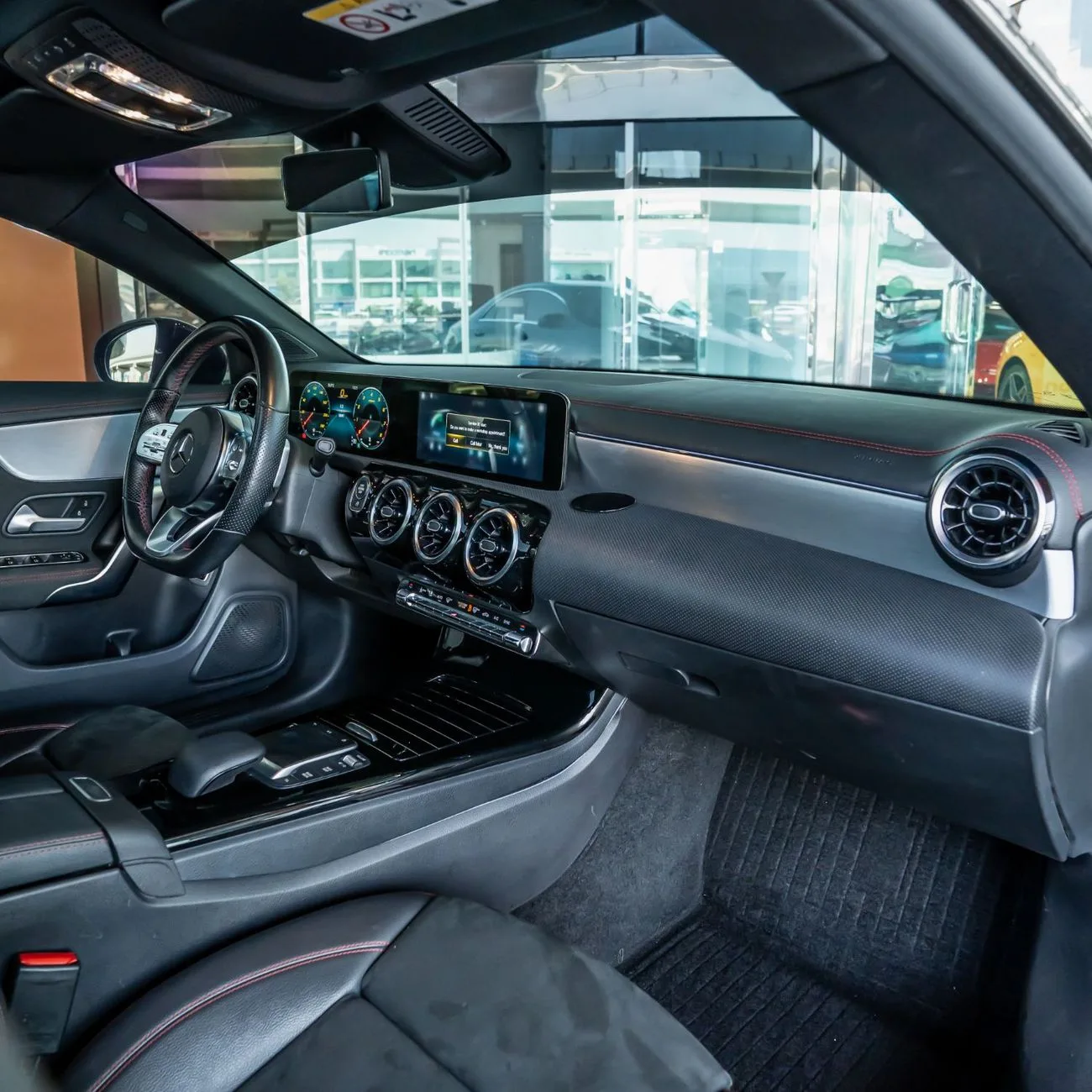 2022 Mercedes-Benz CLA 220 angeboten von einem Fachhändler in Dubai, Vereinigte Arabische Emirate, Foto 9 von 15