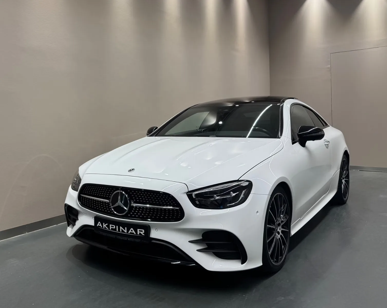 2022 Mercedes-Benz E 300 Coupé, AMG Line offered by a specialist dealer in Holzgerlingen, Germany, main photo