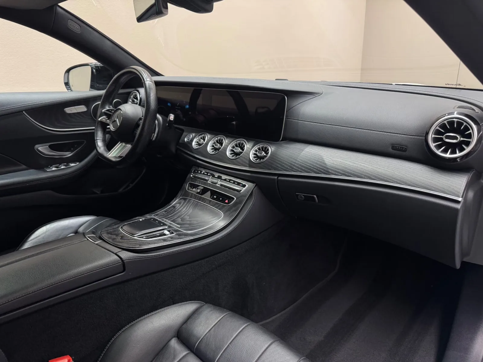 2022 Mercedes-Benz E 300 Coupé, AMG Line, 17/19
