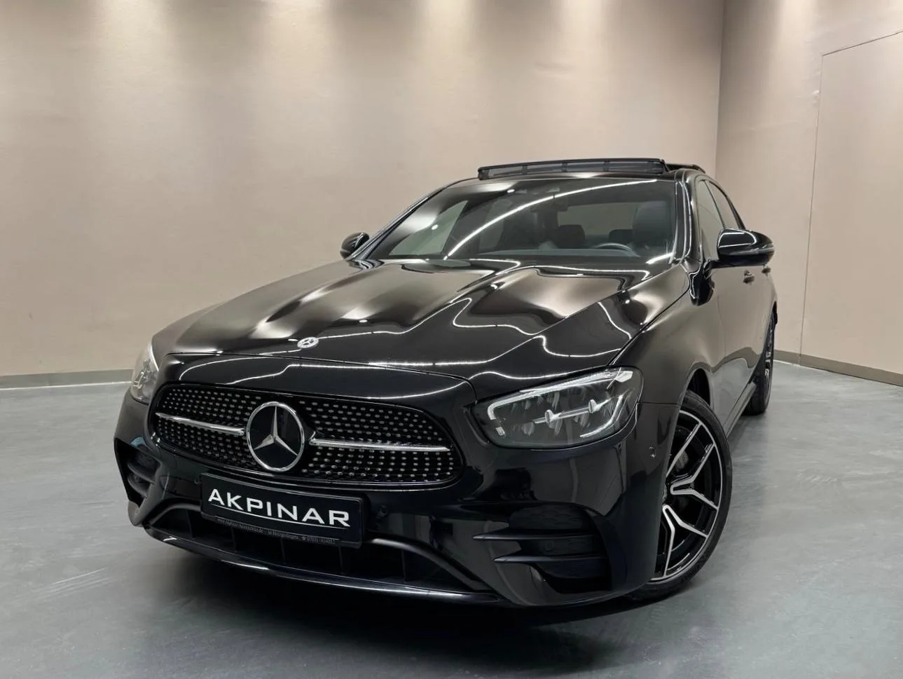 2022 Mercedes-Benz E 300 AMG Line, Night package, 2/20