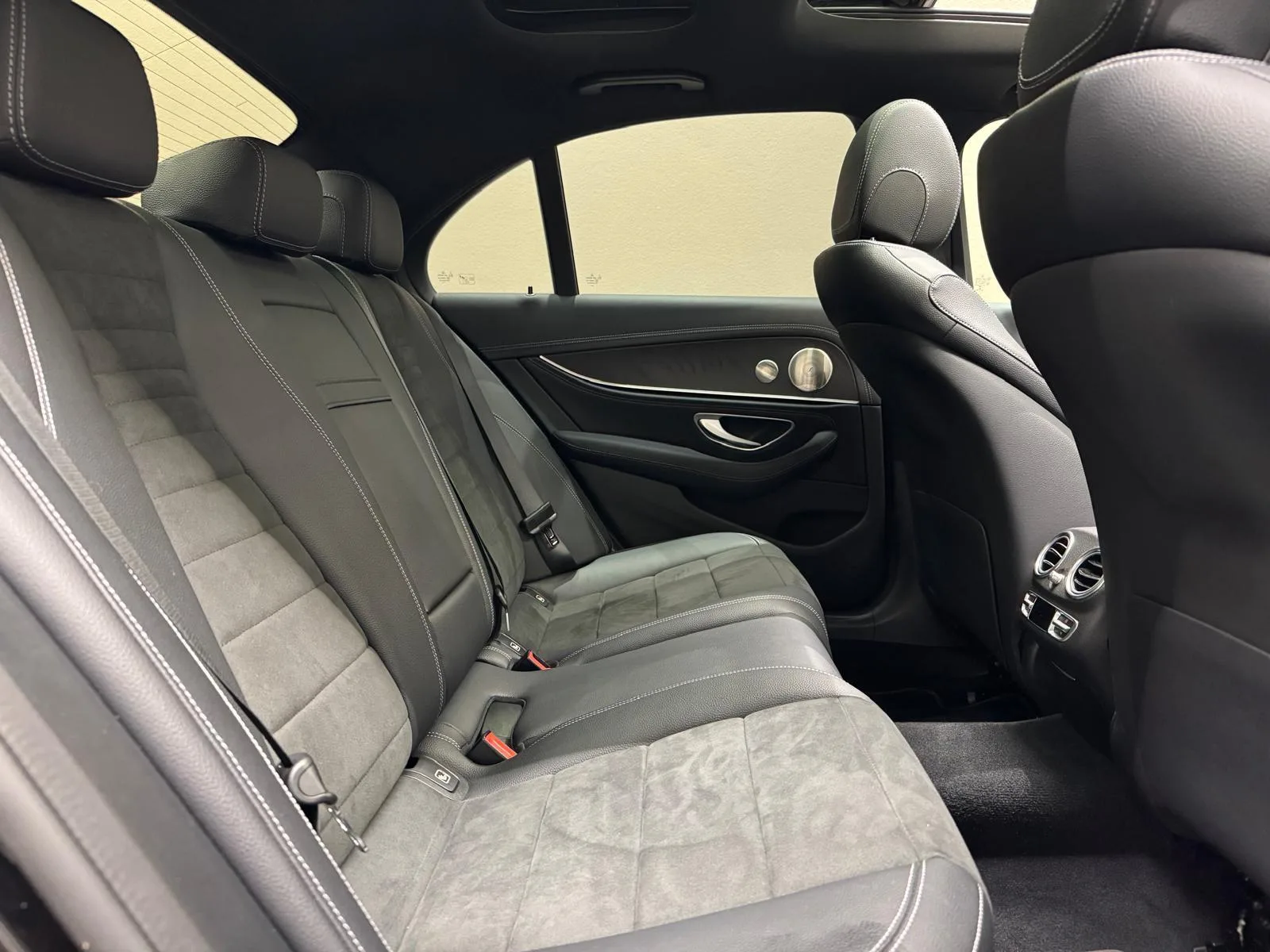 2022 Mercedes-Benz E 300 AMG Line, Night package, 14/20