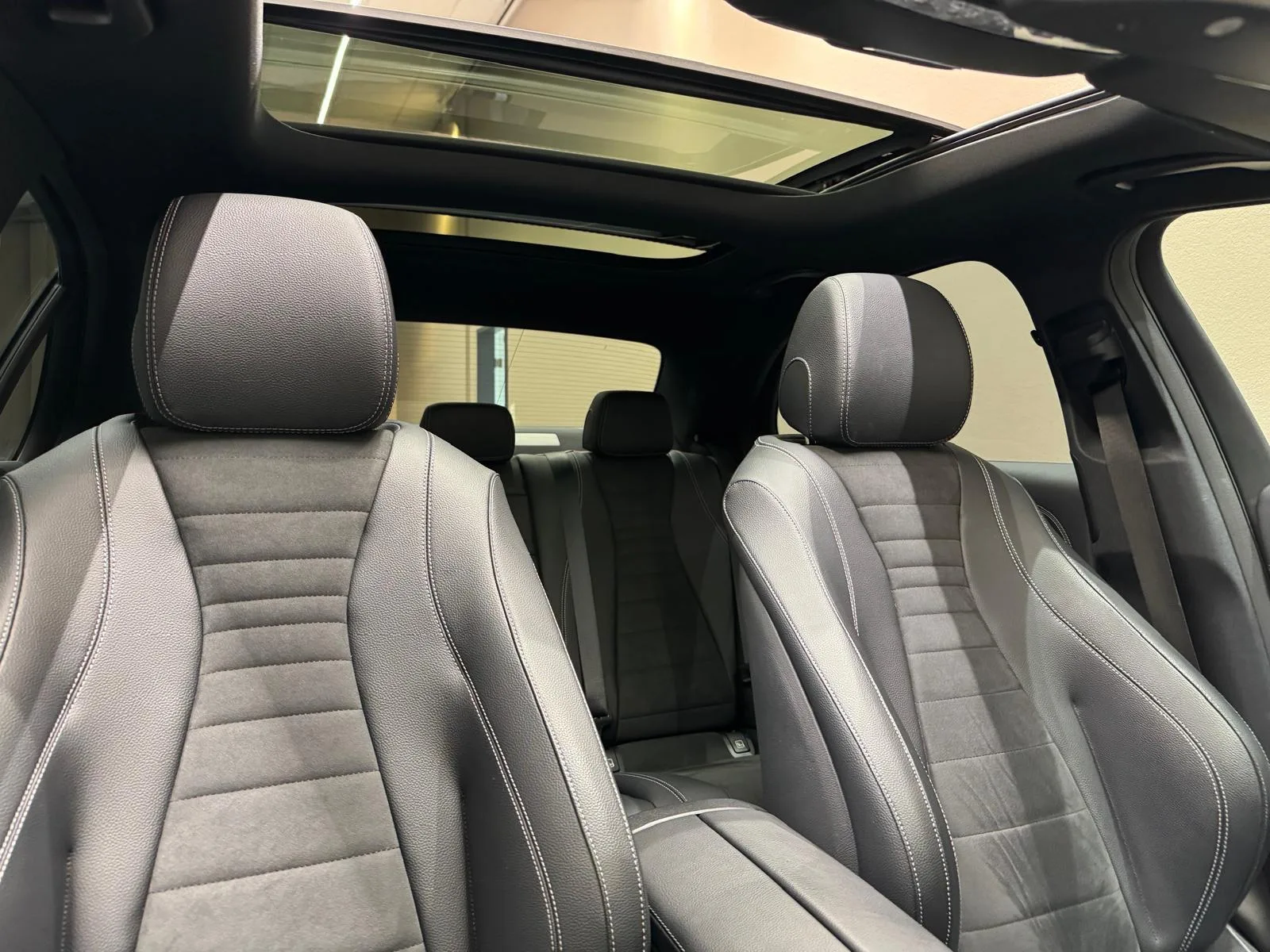 2022 Mercedes-Benz E 300 AMG Line, Night package, 15/20