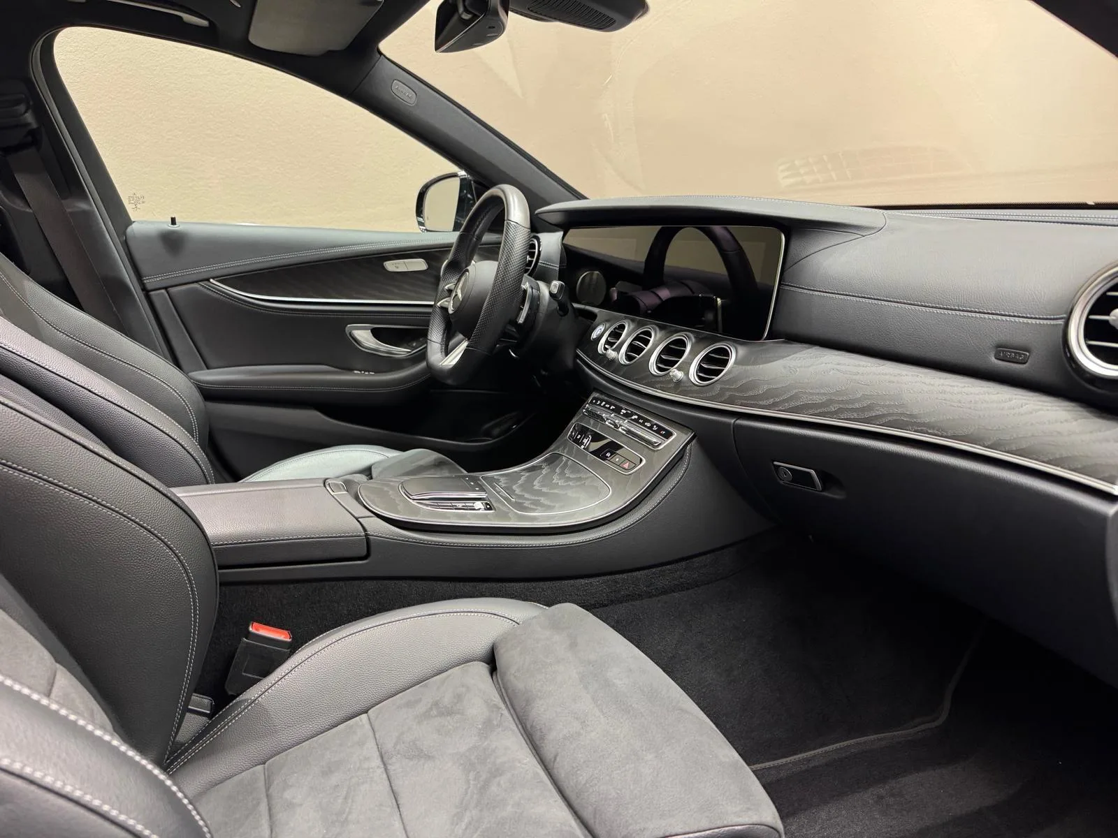 2022 Mercedes-Benz E 300 AMG Line, Night package, 17/20