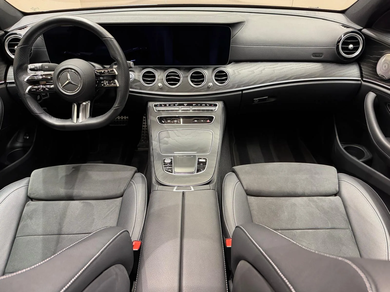 2022 Mercedes-Benz E 300 AMG Line, Night package, 18/20