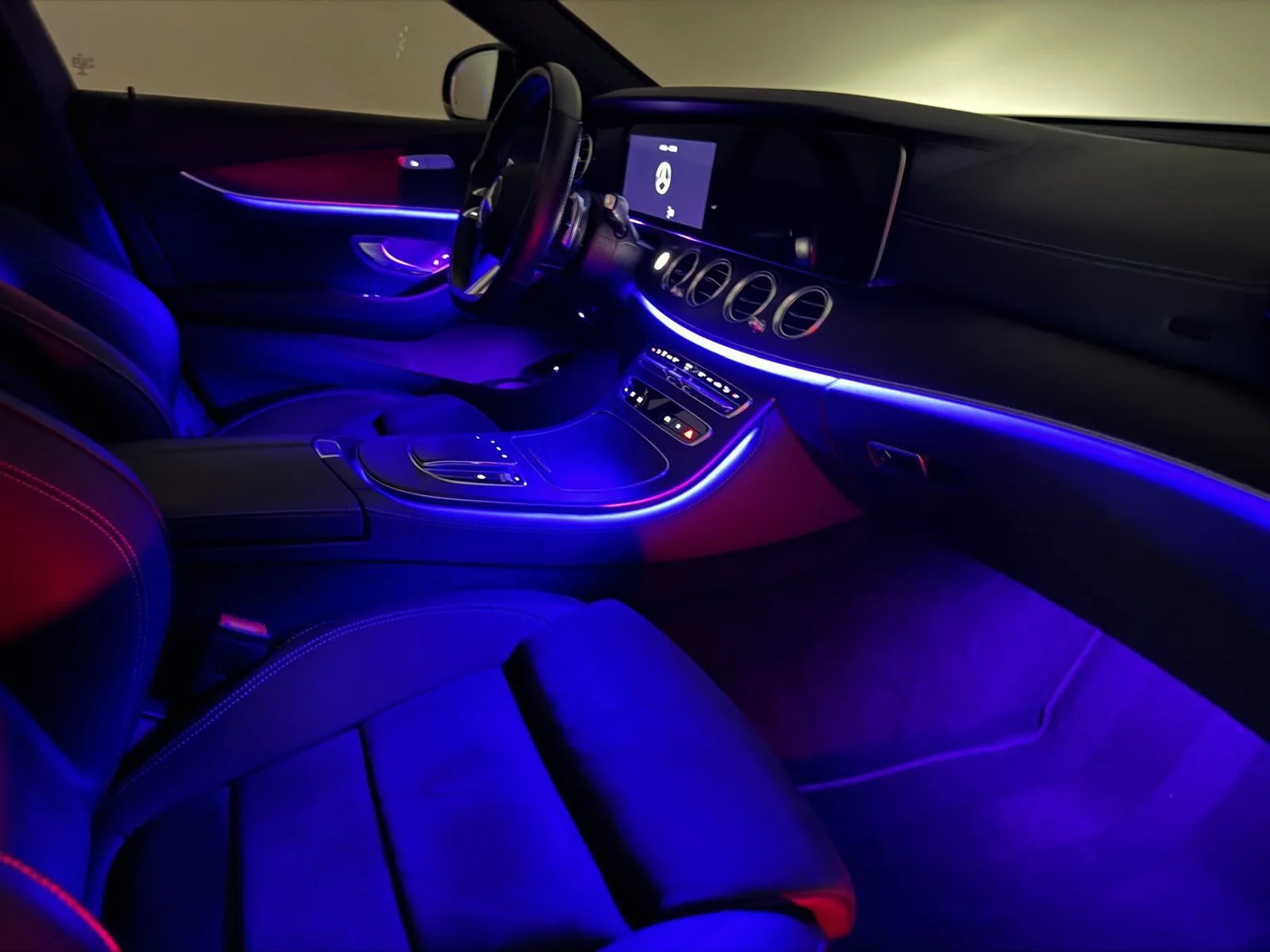 2022 Mercedes-Benz E 300 AMG Line, Night package, 19/20