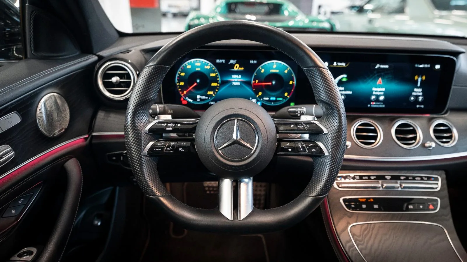 2022 Mercedes-Benz E 300 d 4MATIC, AMG Line, 8/13