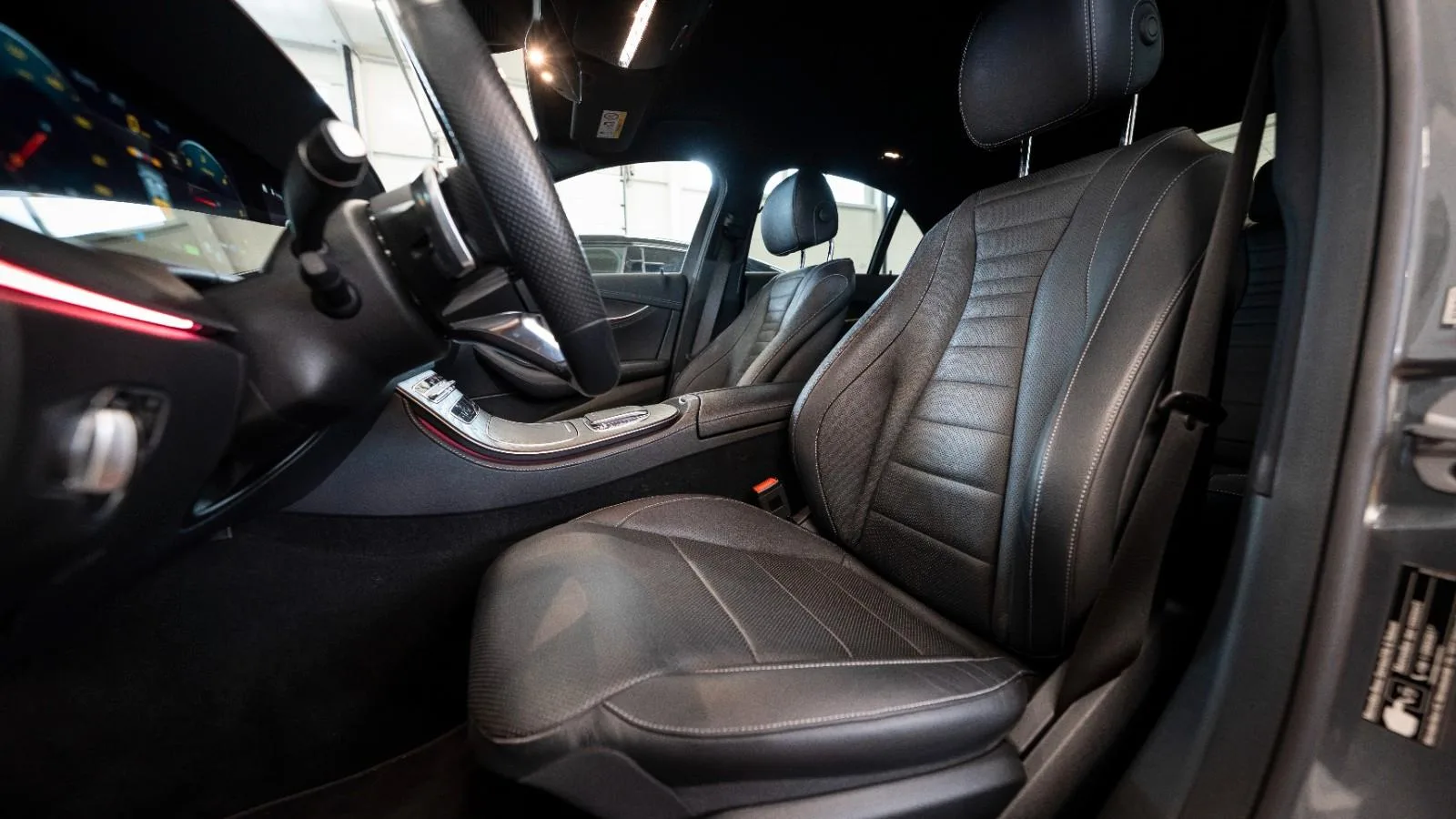 2022 Mercedes-Benz E 300 d 4MATIC, AMG Line, 10/13