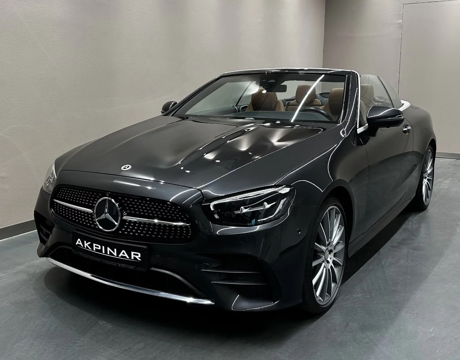 2022 Mercedes-Benz E 450 4MATIC, Cabriolet, AMG Line offered by a specialist dealer in Holzgerlingen, Germany, main photo