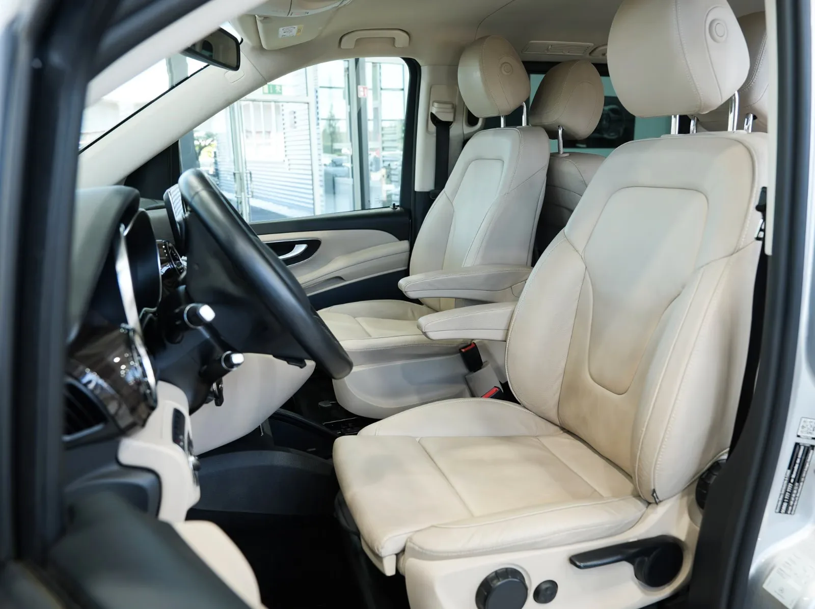 2022 Mercedes-Benz EQV 300 Long, 10/28
