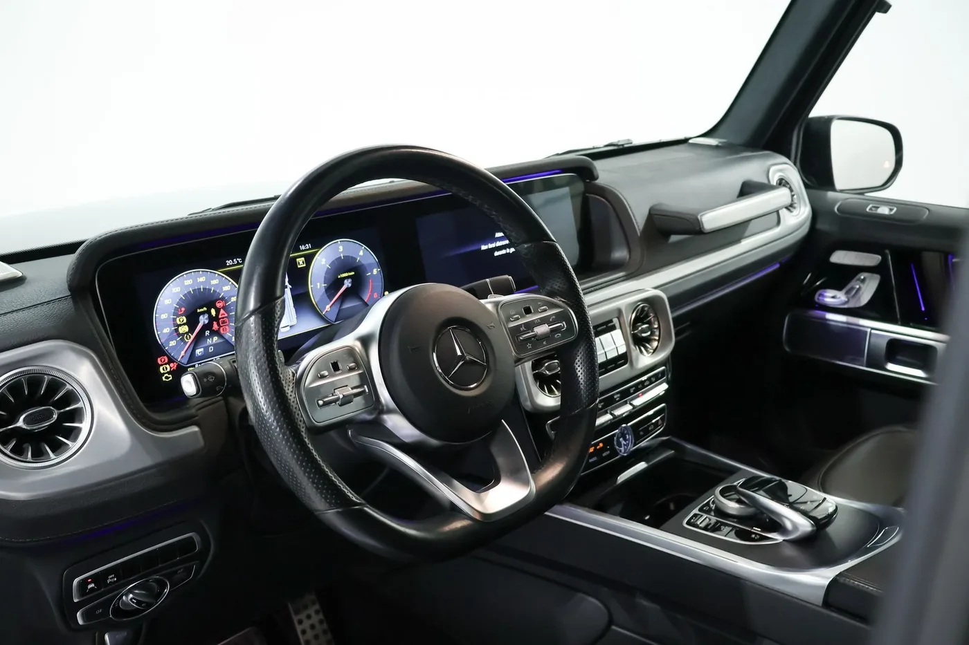2022 Mercedes-Benz G 400 d AMG Line offered by a supercar dealer in Zibido San Giacomo, Italy, photo 7 of 24