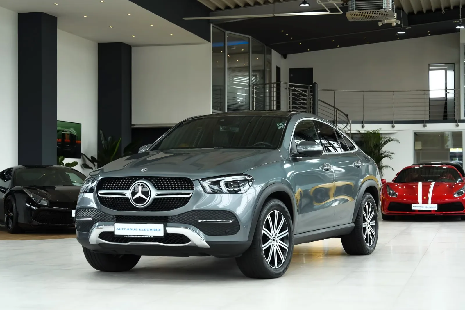 2022 Mercedes-Benz GLE 300 d 4MATIC Coupé angeboten von einem Fachhändler in Köln, Deutschland, Hauptfoto
