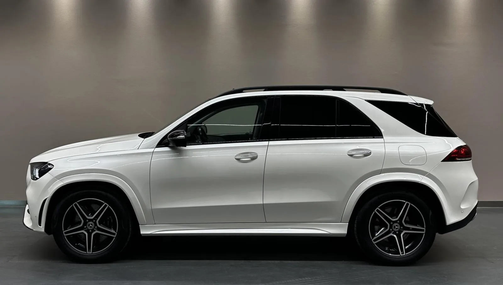 2022 Mercedes-Benz GLE 350 de 4MATIC, AMG Line, Night package, 4/27