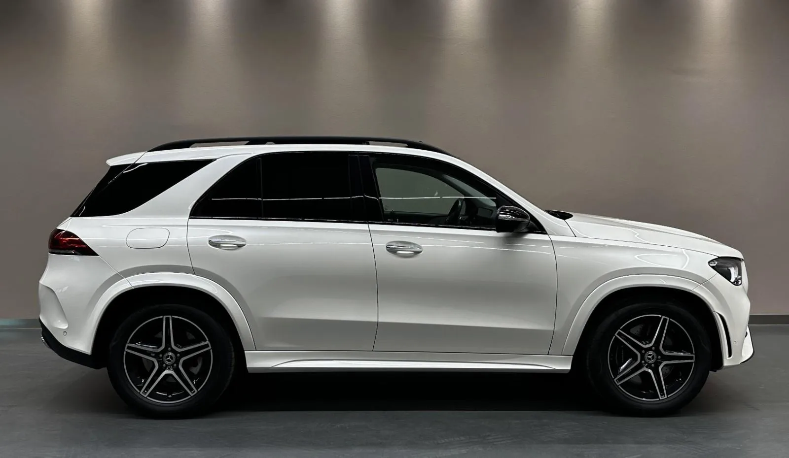 2022 Mercedes-Benz GLE 350 de 4MATIC, AMG Line, Night package, 7/27
