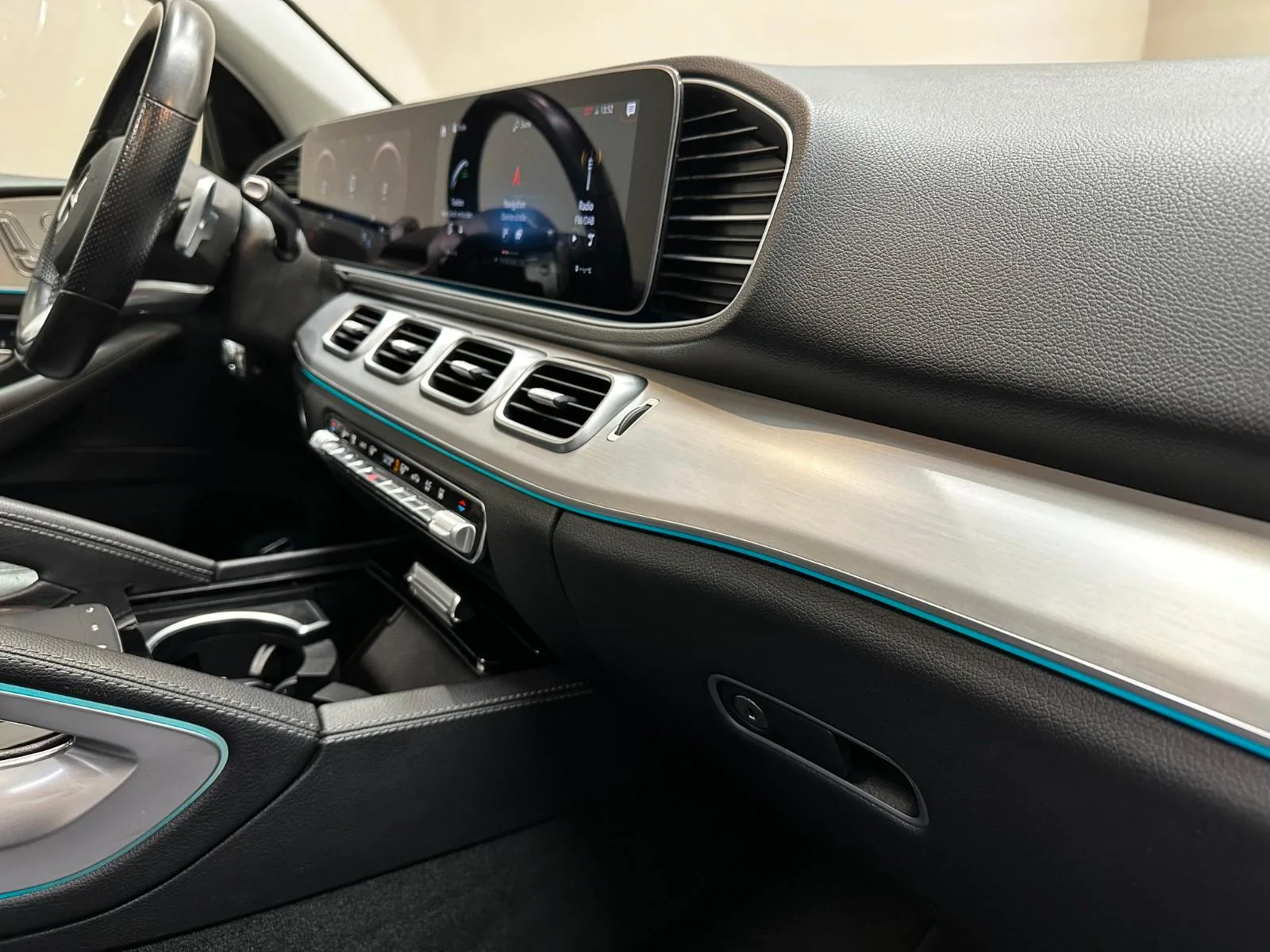 2022 Mercedes-Benz GLE 350 de 4MATIC, AMG Line, Night package, 23/27