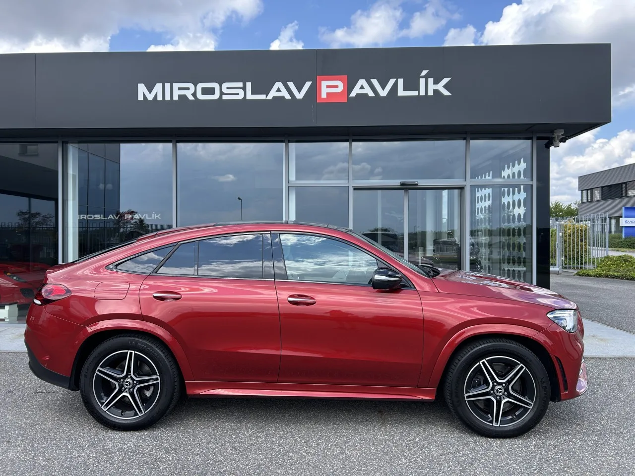 2022 Mercedes-Benz GLE 400 d 4MATIC, Coupé, AMG Line offered by a specialist dealer in Písek, Czechia, photo 4 of 36